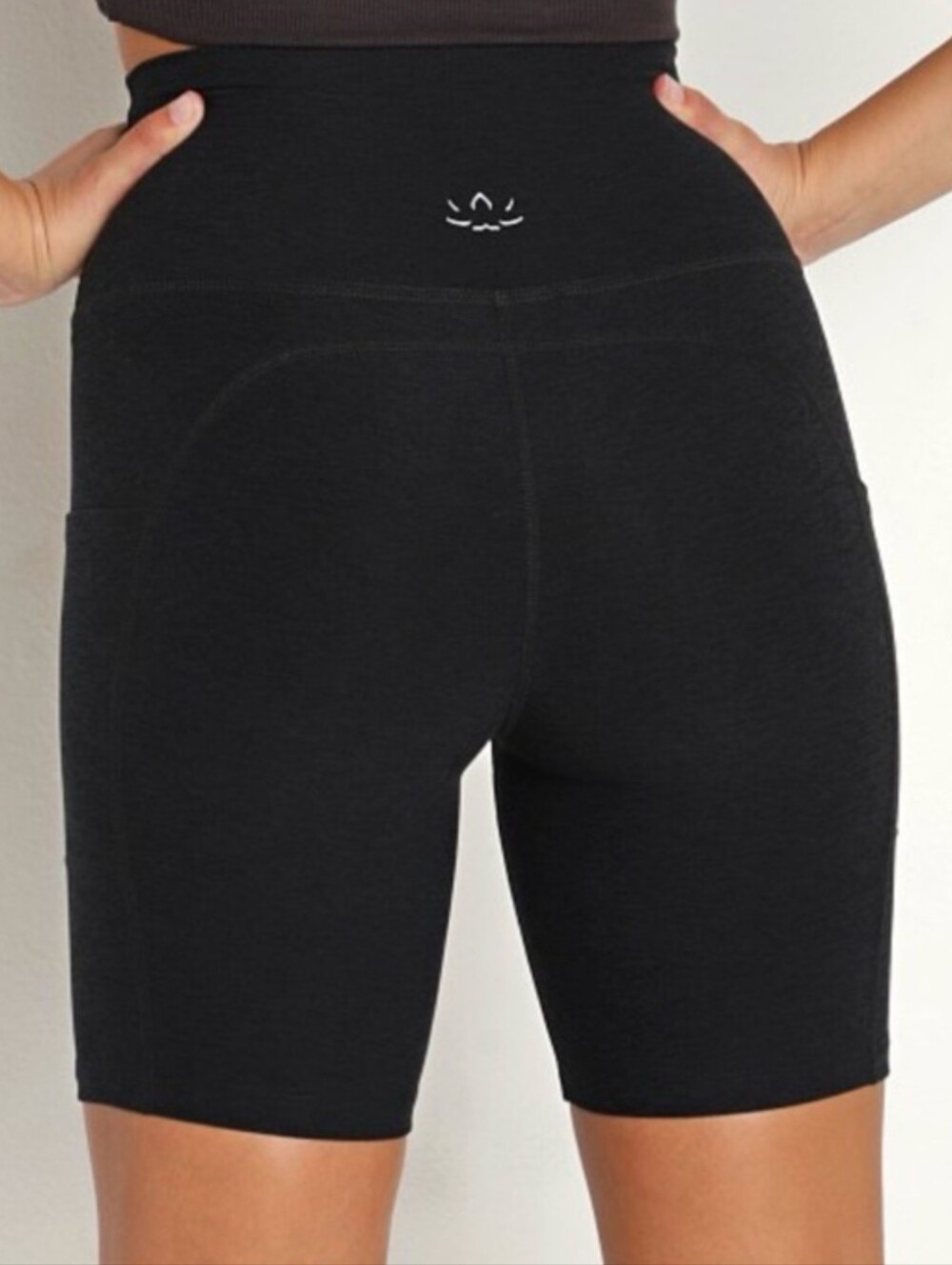 Beyond Yoga Spacedye Team Pockets High Waisted Biker black Short Size Small